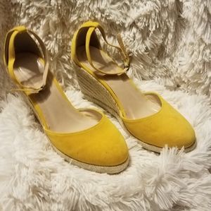 Yellow wedges